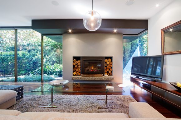 Warm,Australian,Living,Room,With,Fireplace,In,Contemporary,Luxury,Home